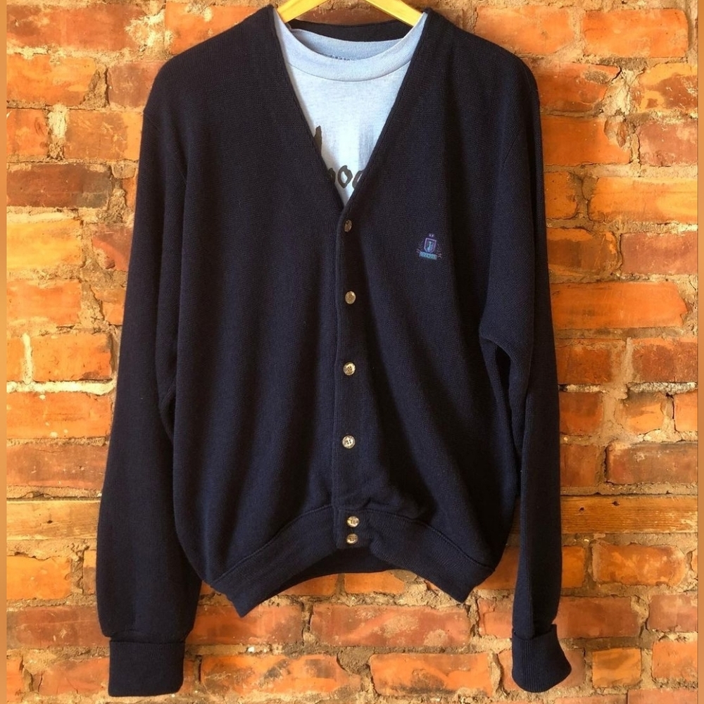 SOLD ⚠️ Vintage IZOD Crest V-neck Cardigan, Navy